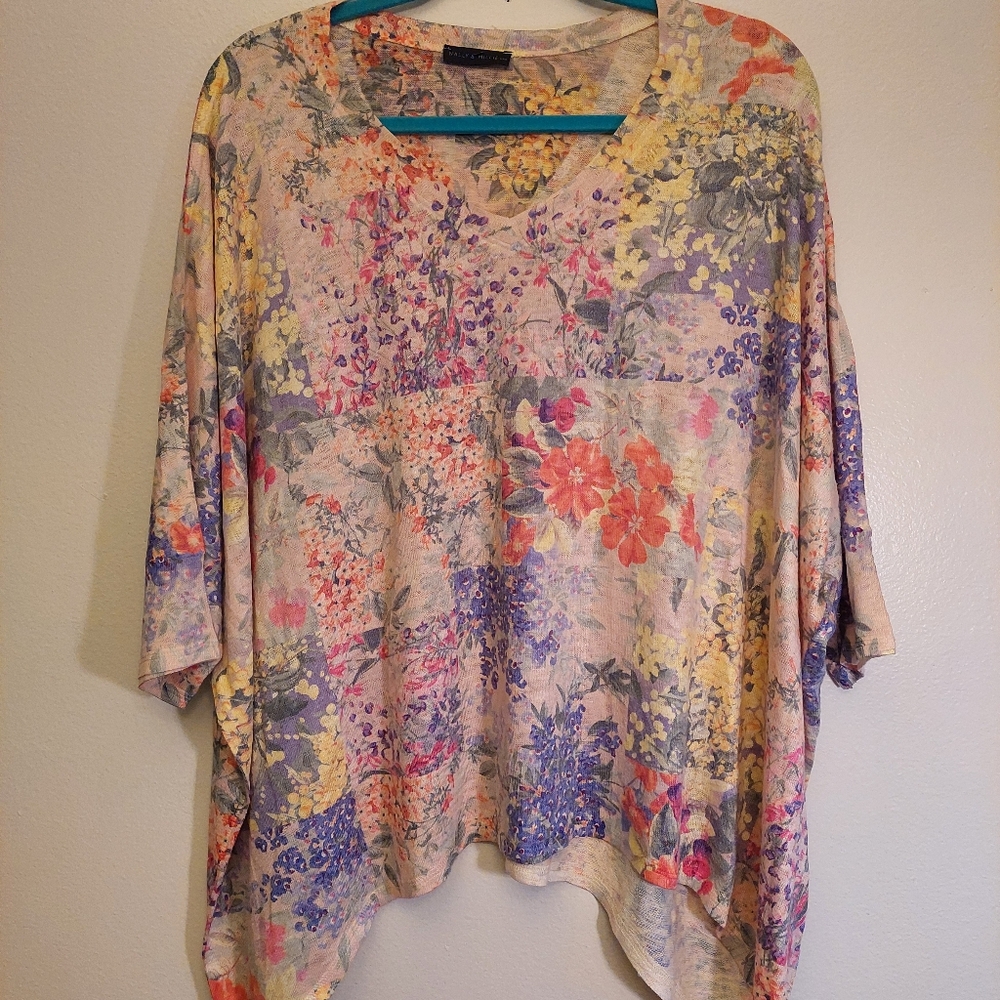 Nally & Millie Knit Yellow V Neck Floral Oversized Boxy Short Sleeve Top. M